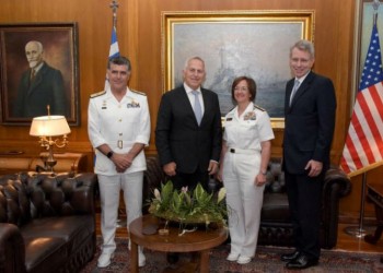 Αποστολάκης: Συνάντηση με τη διοικήτρια του 6ου Στόλου των ΗΠΑ