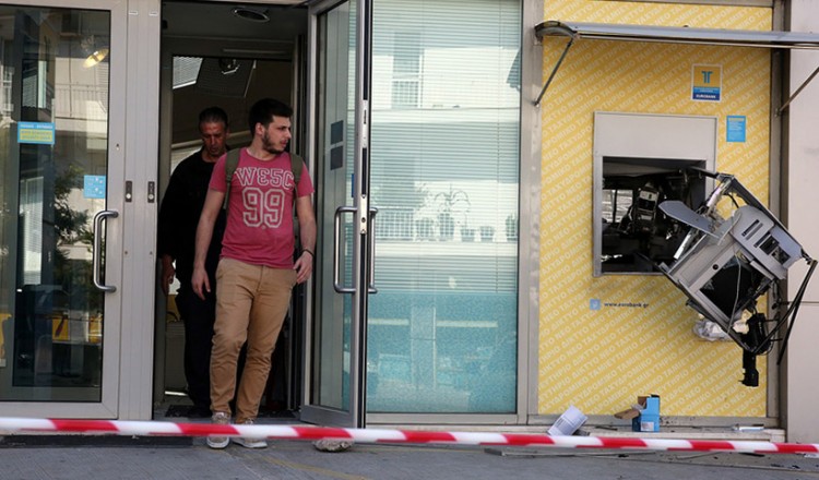 Ανατίναξαν ΑΤΜ τα ξημερώματα στη Γλυφάδα