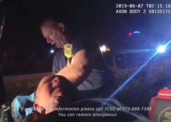 Σοκ με το βίντεο του μωρού που βρέθηκε κλεισμένο σε πλαστική σακούλα στις ΗΠΑ