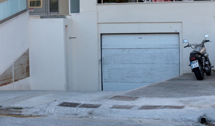 Μαφιόζικη εκτέλεση στη Γλυφάδα: Πού ψάχνει η ΕΛΑΣ