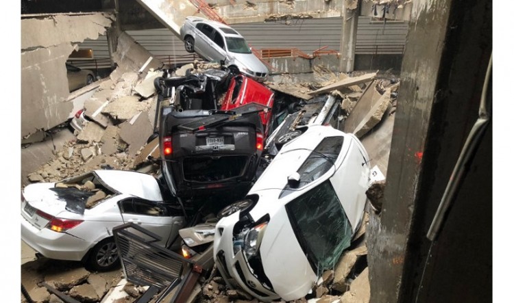 Απίστευτο: Κατέρρευσε γερανός πάνω σε πολυκατοικία στο Τέξας (βίντεο)