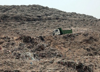 Νέο νησί από απορρίμματα στη Μεσόγειο – Βουνό από σκουπίδια μεγαλώνει στο Νέο Δελχί!