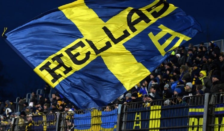 Σάλος στην Ιταλία με φίλαθλους της Ελλάς Βερόνα που πανηγυρίζουν με ναζιστικούς ύμνους