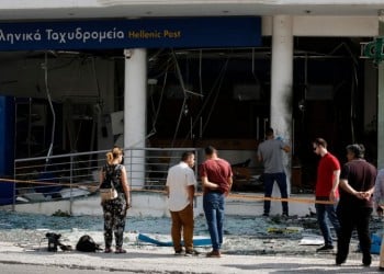 Πολύ μεγάλες ζημιές από έκρηξη σε ΑΤΜ στην Κερατέα (φωτο)