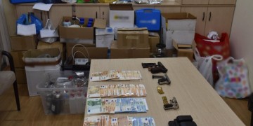 Εξαρθρώθηκαν δύο κυκλώματα που έφτιαχναν και πουλούσαν επικίνδυνα αναβολικά