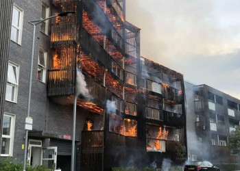 Λονδίνο: Μεγάλη φωτιά σε πολυκατοικία – Έξι όροφοι στις φλόγες