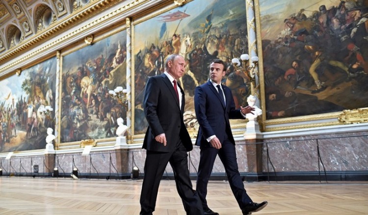 Ο Μακρόν προανήγγειλε συνάντηση με τον Πούτιν