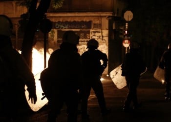 Επιθέσεις με μολότοφ σήμερα έξω από τα γραφεία του ΚΙΝΑΛ