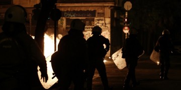 Επιθέσεις με μολότοφ σήμερα έξω από τα γραφεία του ΚΙΝΑΛ