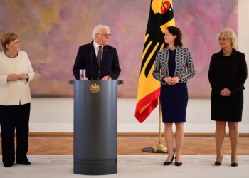 Η Μέρκελ εμφανίστηκε ξανά να τρέμει (βίντεο)