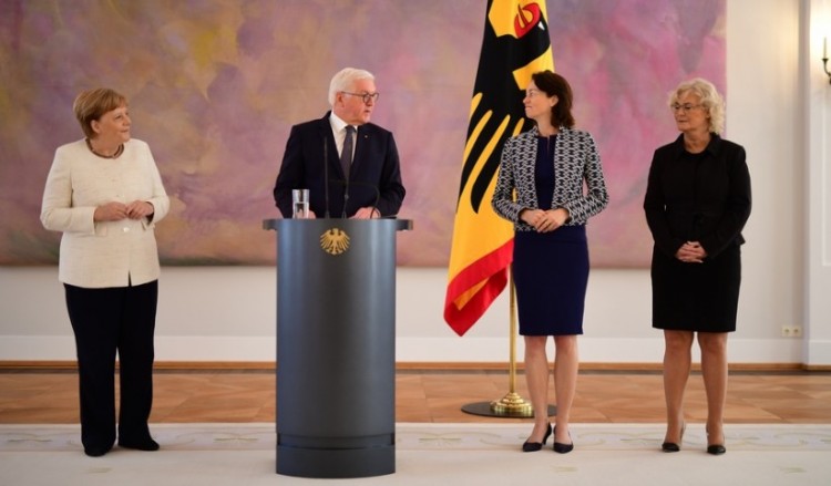 Η Μέρκελ εμφανίστηκε ξανά να τρέμει (βίντεο)