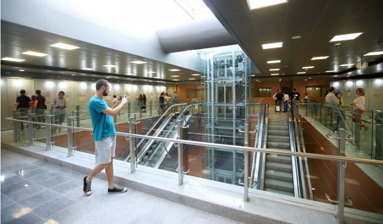 Μετρό Θεσσαλονίκης: Με τη φωτογραφική έκθεση «Φάκελος Λαμπράκη» άνοιξε για το κοινό ο σταθμός «Ευκλείδης»