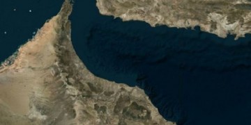 Εκρήξεις σε τάνκερ στον Κόλπο του Ομάν