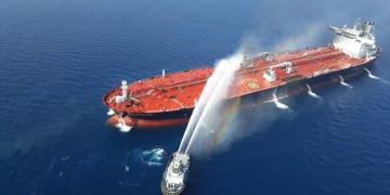 Κόλπος Ομάν: Εντοπίστηκε εκρηκτικός μηχανισμός στο ένα από τα δύο τάνκερ (βίντεο)