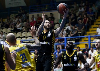 Basket League: Η ΑΕΚ νίκησε στο Περιστέρι και πήρε την τρίτη θέση