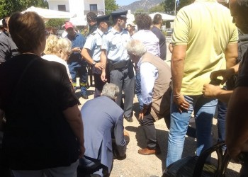 Σφακιά: Ο Πολάκης έδωσε τις πρώτες βοήθειες σε άνδρα με επιληπτική κρίση