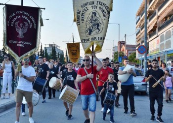 Λύρες, νταούλια και πανό στην πατινάδα για τα 100 χρόνια από τη Γενοκτονία των Ποντίων στον «23ο Ακριτικό Κύκλο» (φωτο)