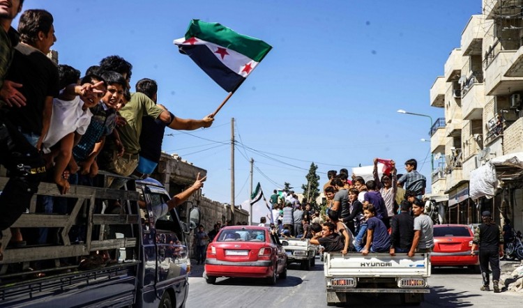 Σφοδρές μάχες στη Συρία για τον έλεγχο στρατηγικής πόλης