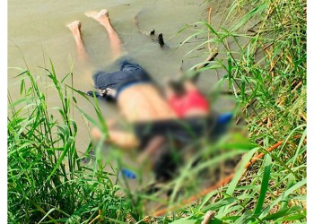 Φωτογραφία-σοκ: Πατέρας και κόρη πνίγηκαν αγκαλιά στα σύνορα ΗΠΑ-Μεξικού (σκληρή εικόνα)