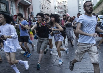 Κωνσταντινούπολη: Δακρυγόνα από την αστυνομία στην Πορεία Υπερηφάνειας