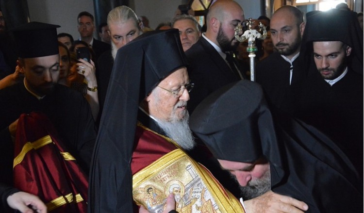 Λαμπρή ενθρόνιση του νέου ηγουμένου της Ιεράς Μονής Αγίας Τριάδος Χάλκης