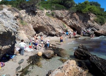 Σεισμός στην Αθήνα: Έκλεισε παραλία στο Πόρτο Ράφτη για προληπτικούς λόγους