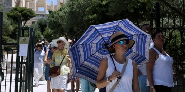 Τουρισμός χωρίς υποχρεωτικά τεστ – Για ποιους ανοίγουν πρώτα τα σύνορα