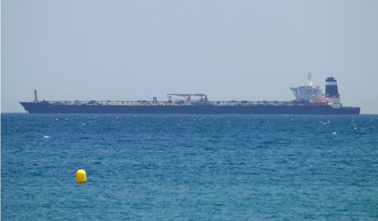 Η Ελλάδα «διώχνει» το ιρανικό τάνκερ – Τα σενάρια
