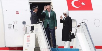 Στα Κατεχόμενα ο Ερντογάν – Σόου με τον Μπαχτσελί στα Βαρώσια