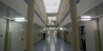 Καρατομήθηκαν δύο προϊστάμενοι των φυλακών Αυλώνα