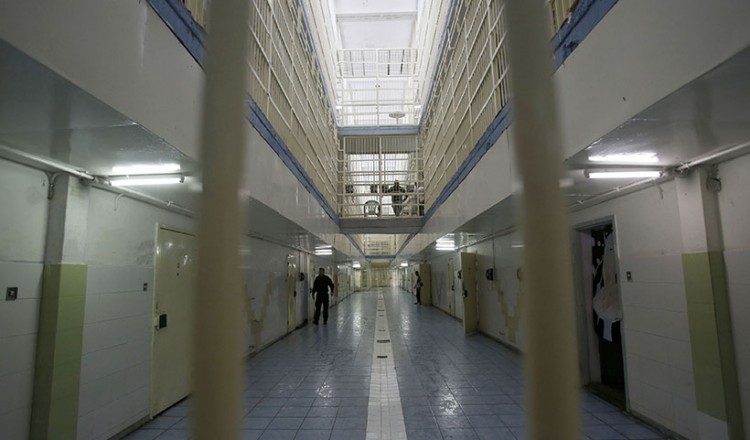 Καρατομήθηκαν δύο προϊστάμενοι των φυλακών Αυλώνα