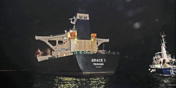 Το Ιράν απειλεί με αντίποινα τη Βρετανία για τη σύλληψη δεξαμενόπλοιου στο Γιβραλτάρ