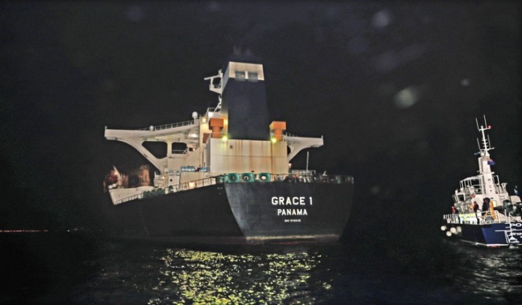 Το Ιράν απειλεί με αντίποινα τη Βρετανία για τη σύλληψη δεξαμενόπλοιου στο Γιβραλτάρ