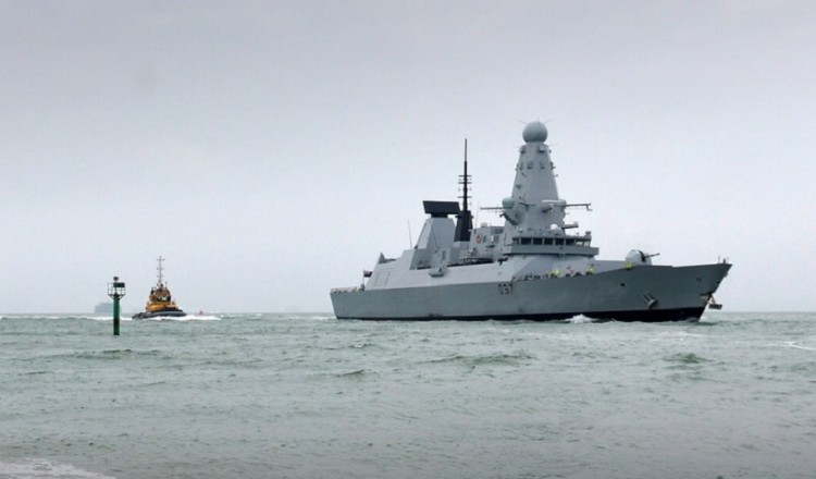 Με βρετανική συνοδεία τα εμπορικά πλοία στον Περσικό