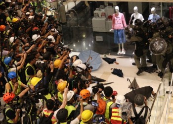 Χονγκ Κονγκ: Νέες βίαιες συγκρούσεις διαδηλωτών-αστυνομίας (βίντεο)