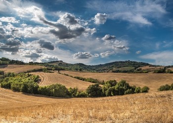 Άστατος καιρός σήμερα, με βροχές και καταιγίδες