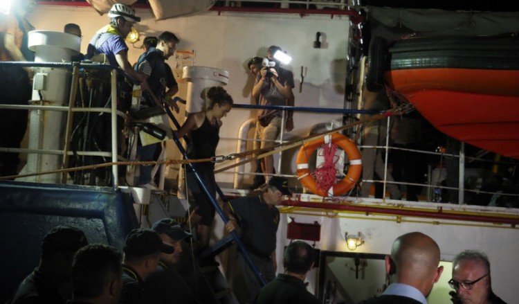 Καρόλα Ρακέτε: Η πλοίαρχος του Sea-Watch 3 που αψήφησε τον Σαλβίνι