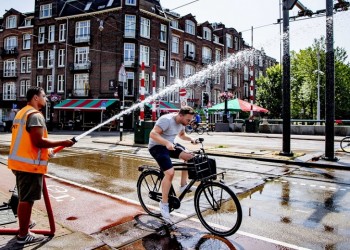 Η Ευρώπη λιώνει από τον καύσωνα – Νέες θερμοκρασίες ρεκόρ