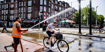 Η Ευρώπη λιώνει από τον καύσωνα – Νέες θερμοκρασίες ρεκόρ