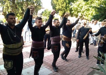 Με σέρρα και ποντιακές λύρες η κηδεία του Κυριάκου Καραγκιοζίδη