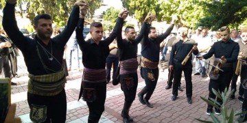 Με σέρρα και ποντιακές λύρες η κηδεία του Κυριάκου Καραγκιοζίδη