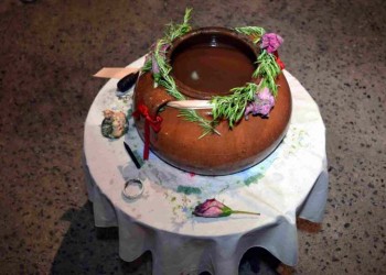 Για 15η χρονιά αναβίωσε το έθιμο του Αϊ-Γιάννη του Κλήδονα στα προσφυγικά της Καλαμάτας