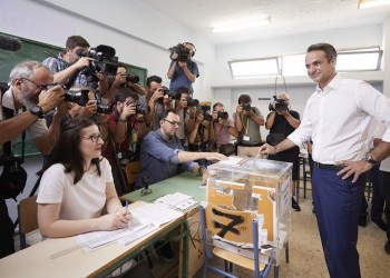 Περιστέρι: Ένταση έξω από το εκλογικό κέντρο όπου ψήφισε ο Κυριάκος Μητσοτάκης