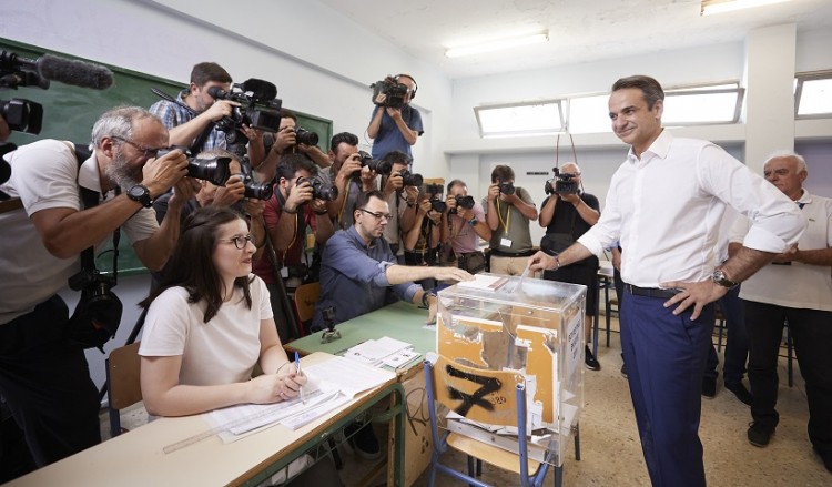 Περιστέρι: Ένταση έξω από το εκλογικό κέντρο όπου ψήφισε ο Κυριάκος Μητσοτάκης
