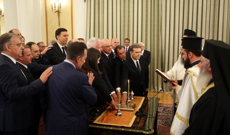 Ορκίστηκε με θρησκευτικό όρκο η κυβέρνηση του Κυριάκου Μητσοτάκη (φωτο)