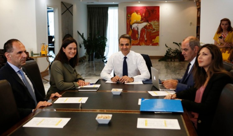 Από το υπουργείο Παιδείας ξεκίνησε τις επισκέψεις ο Μητσοτάκης