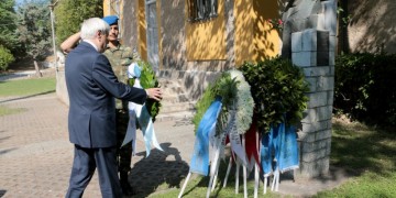 45η επέτειος Αποκατάστασης Δημοκρατίας: Στεφάνι στην προτομή του Μουστακλή από τον Παυλόπουλο (φωτο)