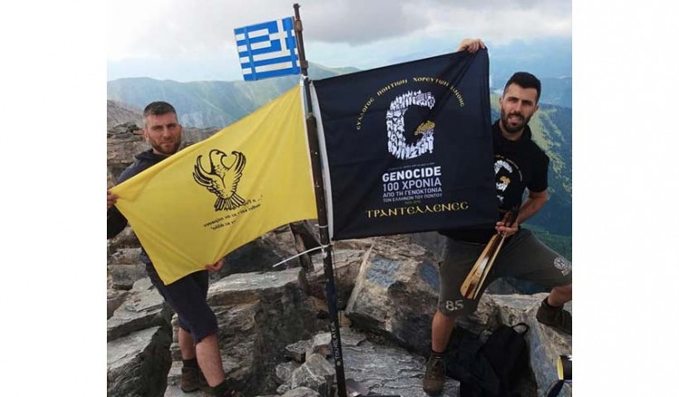 Η σημαία για τα 100 χρόνια από τη Γενοκτονία των Ποντίων στην κορυφή του Ολύμπου