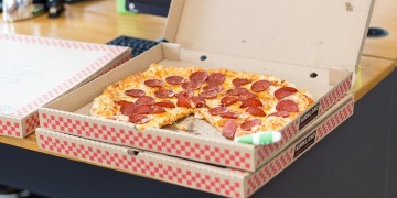 Ο Συνήγορος του Καταναλωτή «ψάχνει» τις πλατφόρμες ηλεκτρονικών παραγγελιών φαγητού