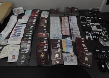 Εντοπίστηκε στην Ηλιούπολη πλήρως εξοπλισμένο εργαστήριο κατασκευής πλαστών εγγράφων